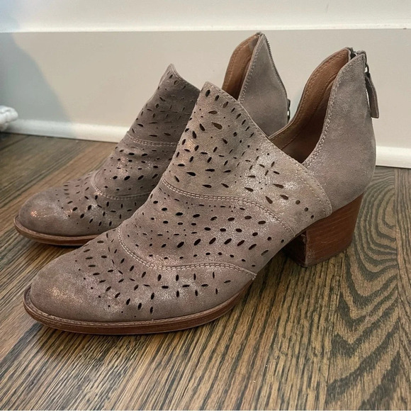 Sofft Wyoming Anthracite Laser Cut Leather Ankle Booties size 9.5 - Picture 6 of 9